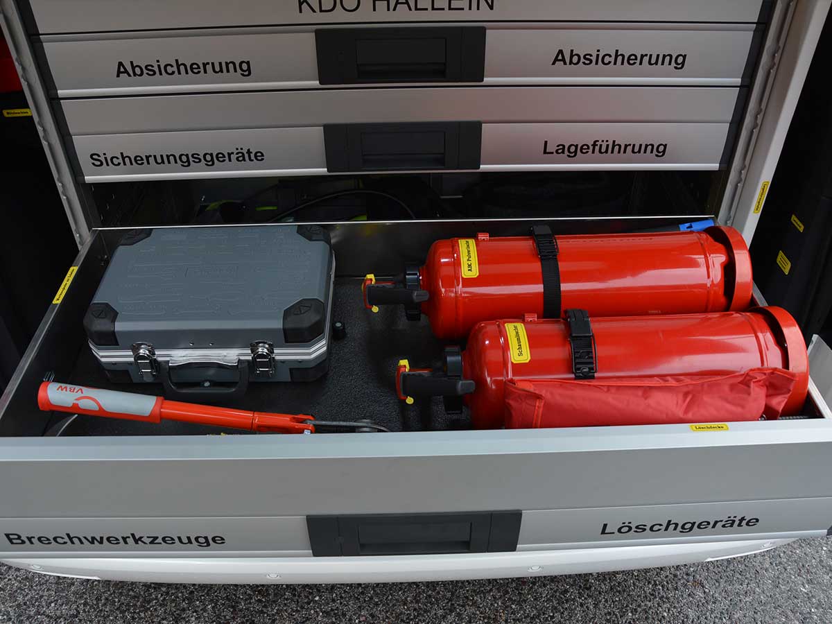 news-feuerwehr-fahrzeugeinrichtung-loeschgeraete.jpg