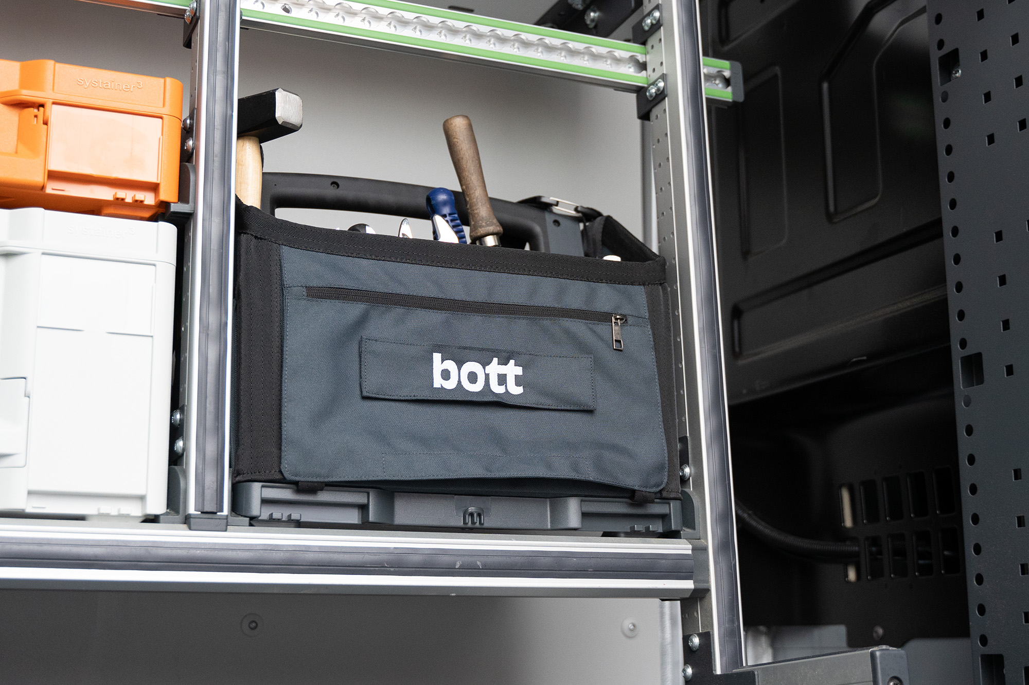 Systainer³ ToolBag M in bott vario3 Fahrzeugeinrichtung aus Froschperspektive