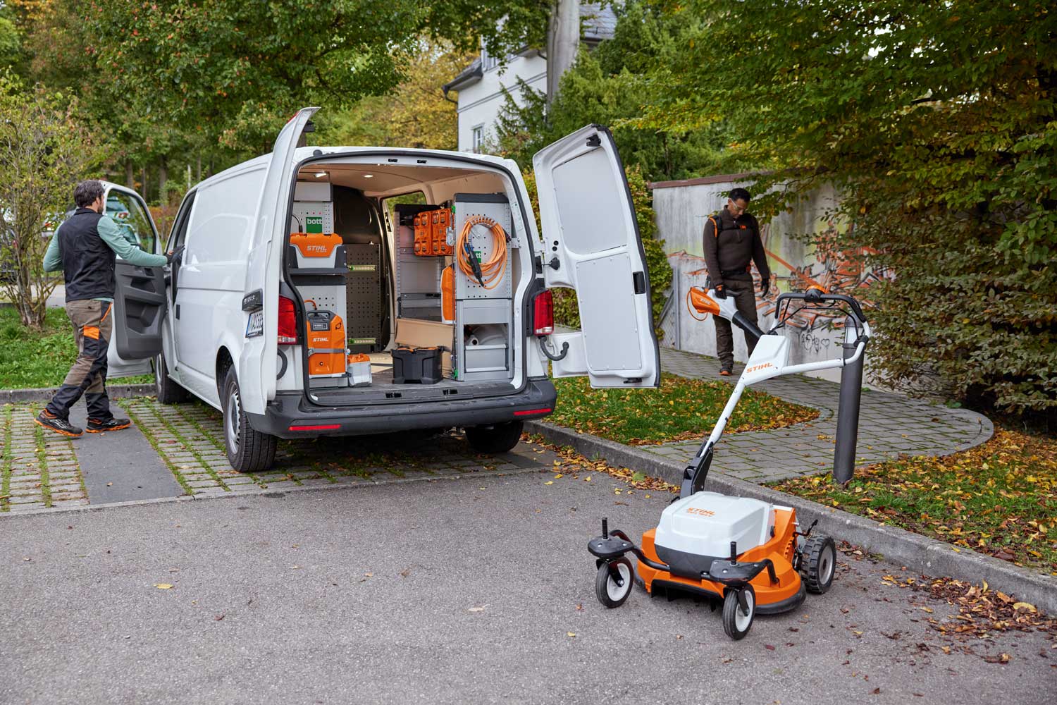 Akkus von STIHL sind in der Fahrzeugeinrichtung von bott sicher verstaut