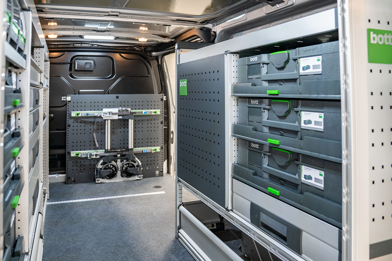 Hako: Serviceflotte mit einem Ausbau von bott