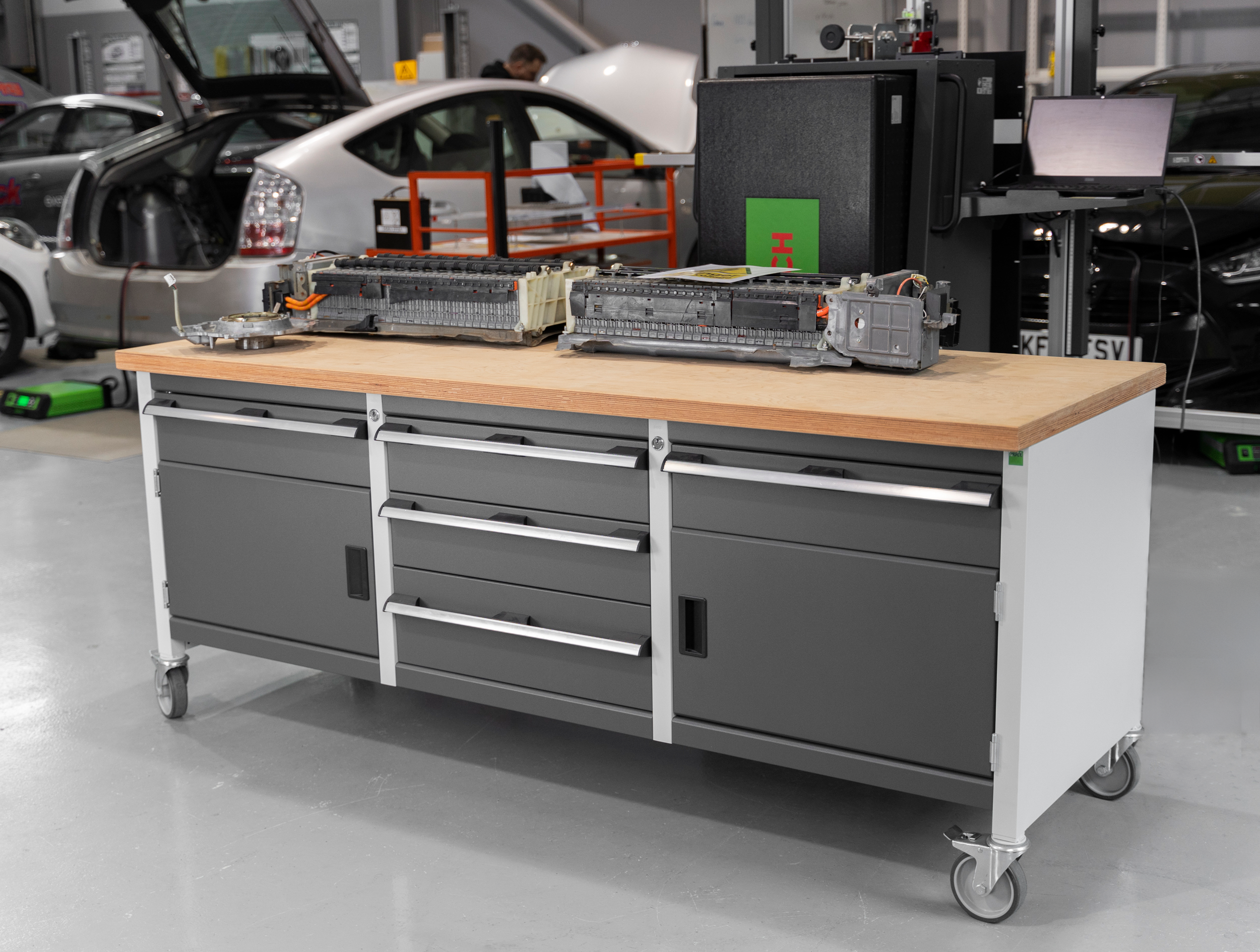 Exeter College Workbenches -4 v2.png